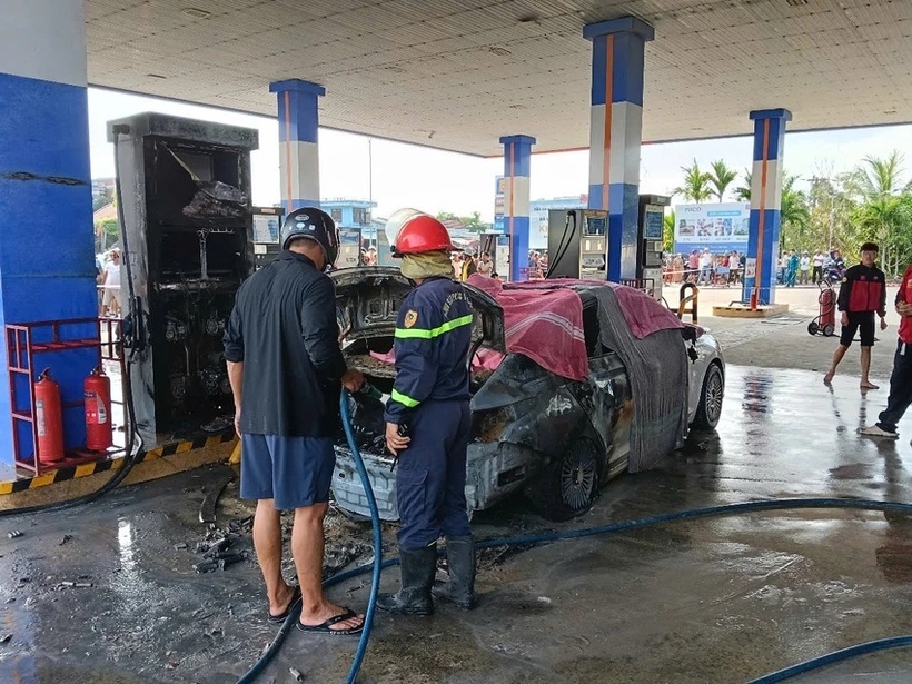 Hiện trường vụ ô tô bốc cháy tại cây xăng ở Đà Nẵng, 2 người thiệt mạng - 3