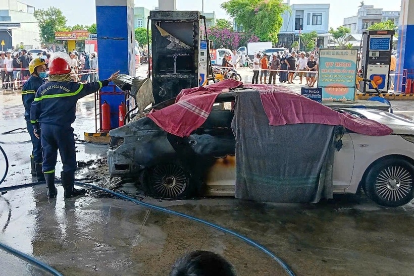 Hiện trường vụ ô tô bốc cháy tại cây xăng ở Đà Nẵng, 2 người thiệt mạng - 2