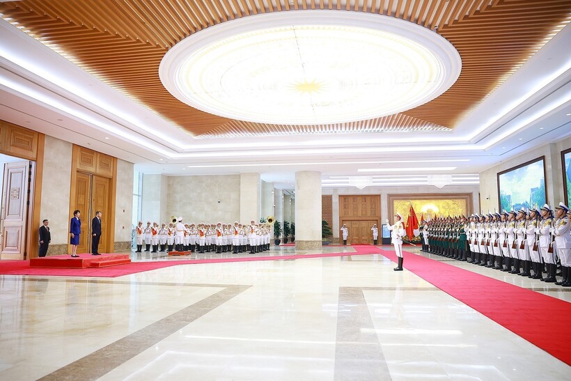 Quang cảnh lễ đón tại Trụ sở Văn phòng Chính phủ.
