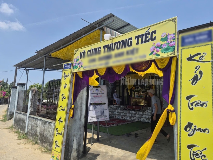 Gia đình tổ chức tang lễ cho em K. Ảnh: Người lao động