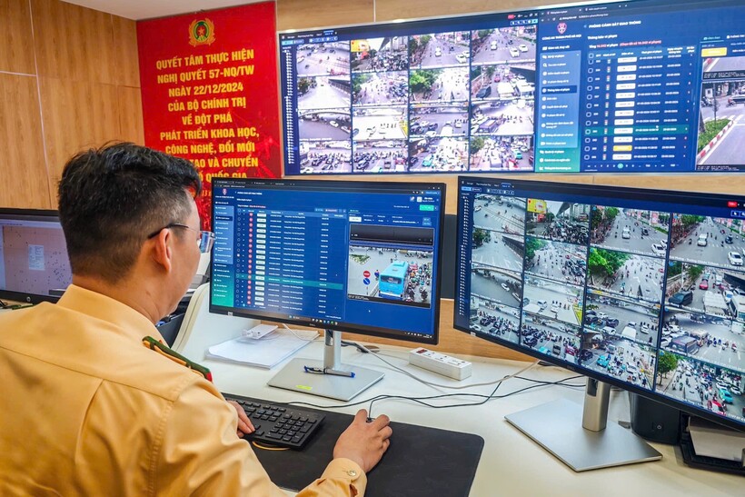 Trung tâm chỉ huy giao thông duy trì trực 24/24 giờ, giám sát tình hình giao thông trong suốt kỳ nghỉ lễ.