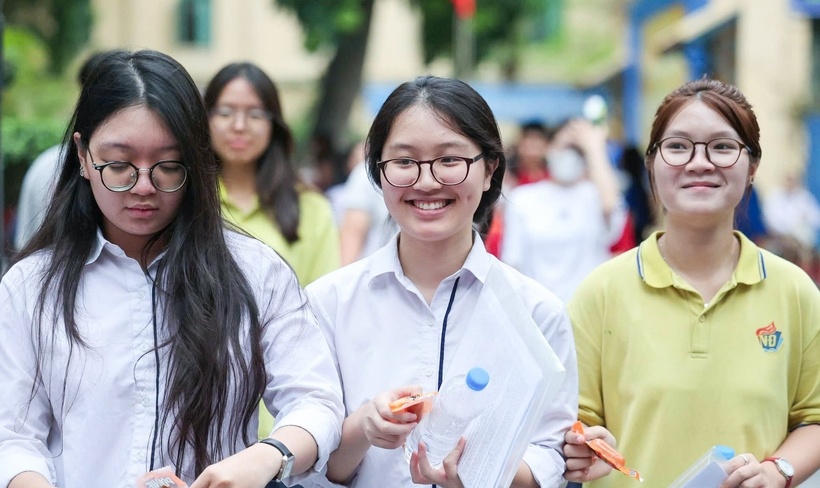 Thí sinh được khuyến cáo chủ động lập bảng theo dõi thời gian của từng trường, chuẩn bị đầy đủ hồ sơ, chứng chỉ, minh chứng từ sớm để tránh bỏ lỡ cơ hội. (Ảnh: Công luận)