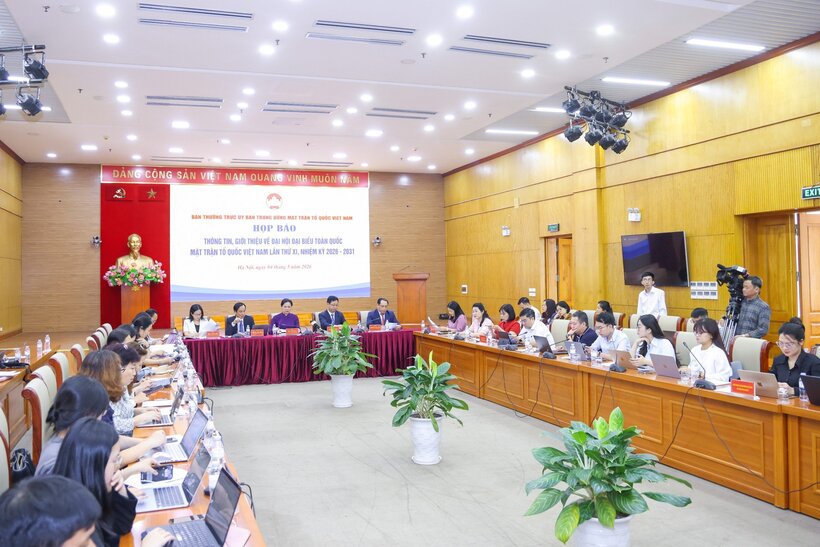Quang cảnh họp báo.