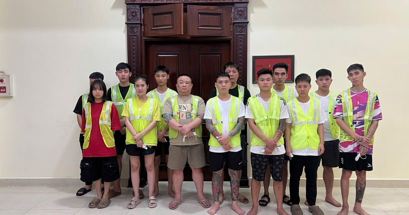 Các đối tượng bị tạm giữ.