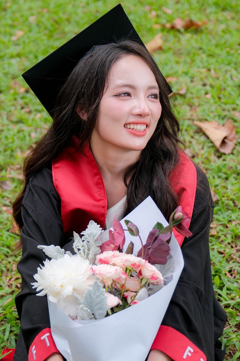 Song song với việc học, nữ sinh sinh năm 2004 tích cực tích lũy kinh nghiệm làm việc tại nhiều doanh nghiệp lớn. Cô từng đảm nhiệm vị trí Quản trị viên tập sự tại Doppelherz Việt Nam trong khuôn khổ chương trình Management Trainee, phụ trách mảng Social Content. Trong thời gian này, nhiều chiến dịch truyền thông do cô tham gia sản xuất đã đạt lượng tiếp cận lớn trên các nền tảng mạng xã hội.