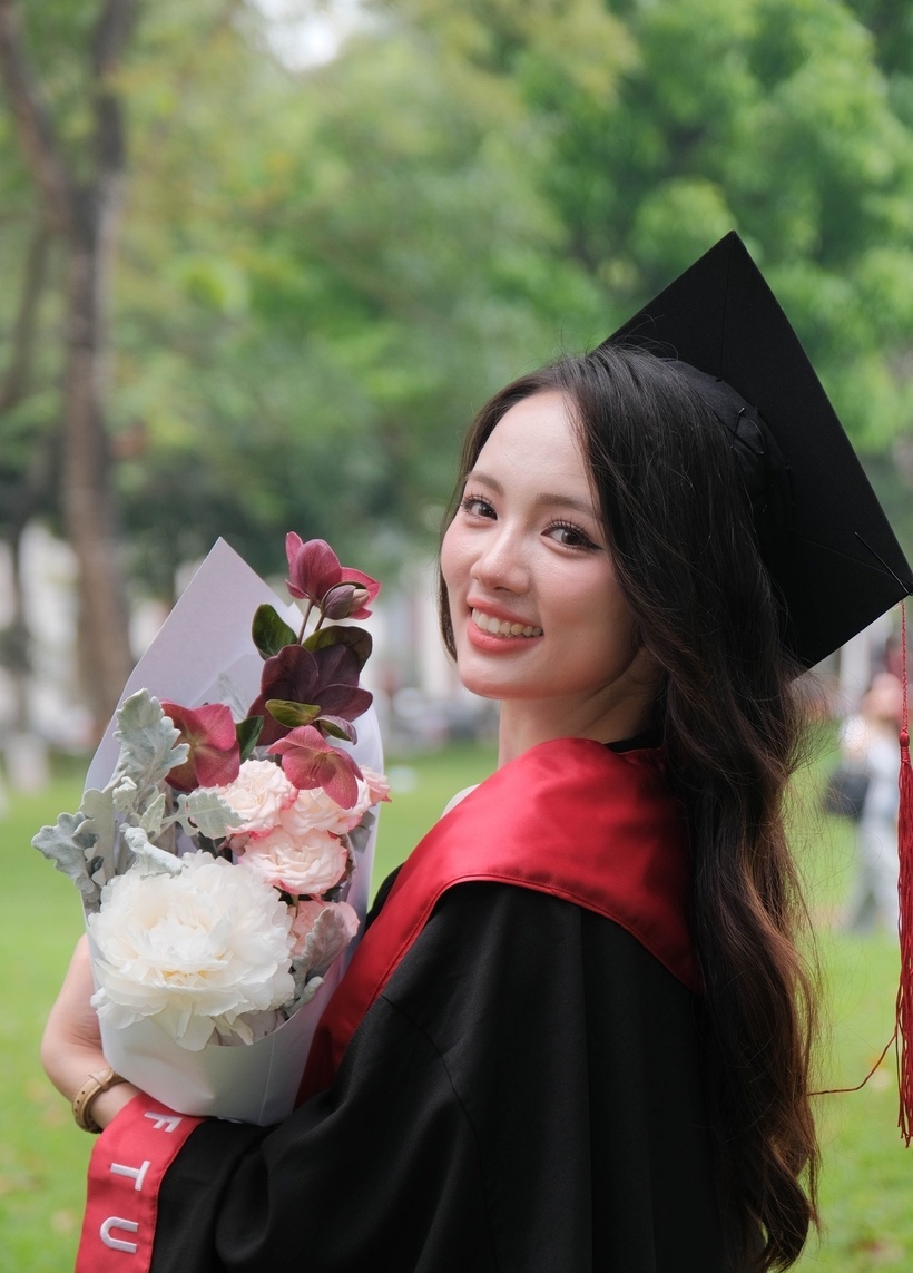 Bên cạnh thành tích học tập xuất sắc, Thu Hương còn thể hiện niềm đam mê với nghiên cứu khi tham gia cuộc thi Sinh viên nghiên cứu khoa học năm học 2024–2025. Cô cũng là đồng tác giả của một công trình nghiên cứu được đăng tải trong hai kỷ yếu hội thảo khoa học quốc gia vào năm 2025.