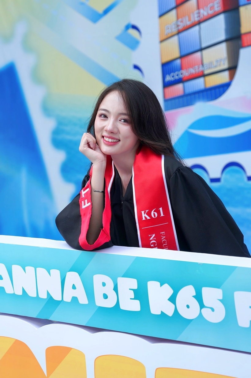 Trong suốt quá trình học tập tại trường giai đoạn 2022–2026, Thu Hương luôn thể hiện tinh thần trách nhiệm cao khi đảm nhiệm vai trò lớp trưởng lớp K61 – Anh 3 – QTKD. Sự nỗ lực không ngừng nghỉ đã giúp cô xuất sắc nhận học bổng khuyến khích học tập của Trường Đại học Ngoại thương trong 6 học kỳ liên tiếp.