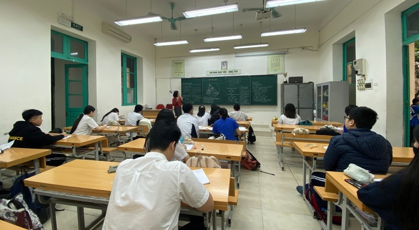 Tỉ lệ chọi thi 10 vào các trường công lập luôn là chủ đề "nóng" khi mùa thi sắp tới