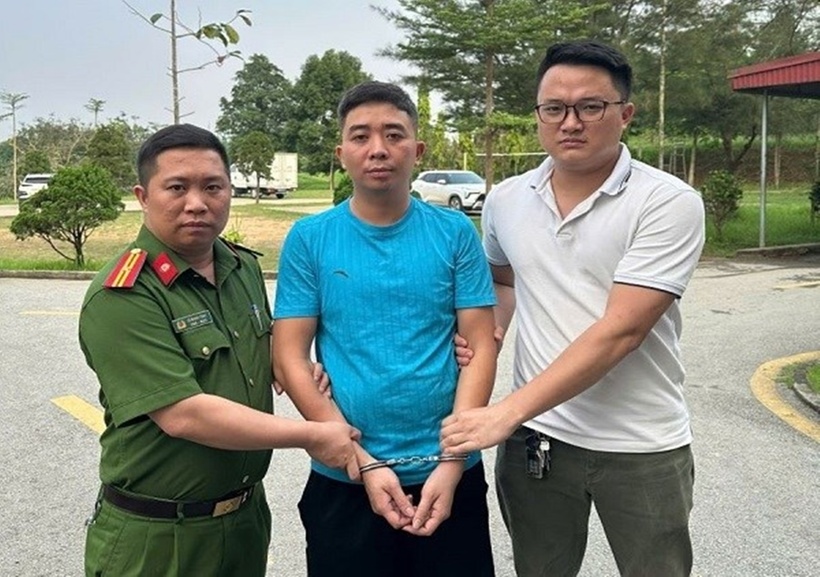 Cơ quan Công an Phú Thọ bắt giữ đối tượng Lê Văn Huy. (Ảnh: Công an tỉnh Phú Thọ)