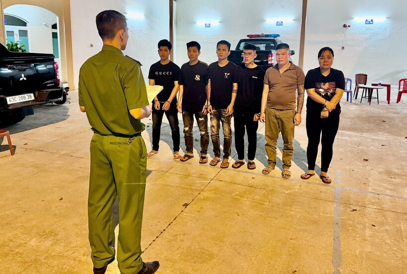 Cơ quan Cảnh sát điều tra Công an TP Đà Nẵng tống đạt các quyết định với 6 đối tượng.