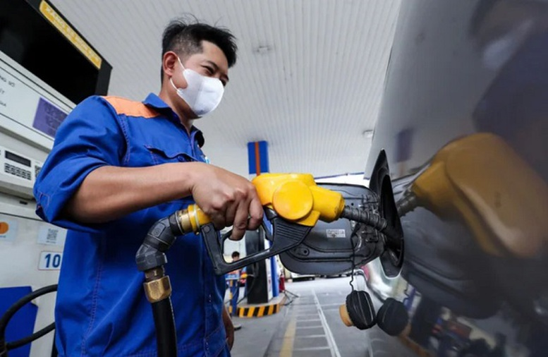 Giá dầu diesel giảm gần 700 đồng/lít trong kỳ điều hành chiều 7/5. (Ảnh: Báo Chính phủ)