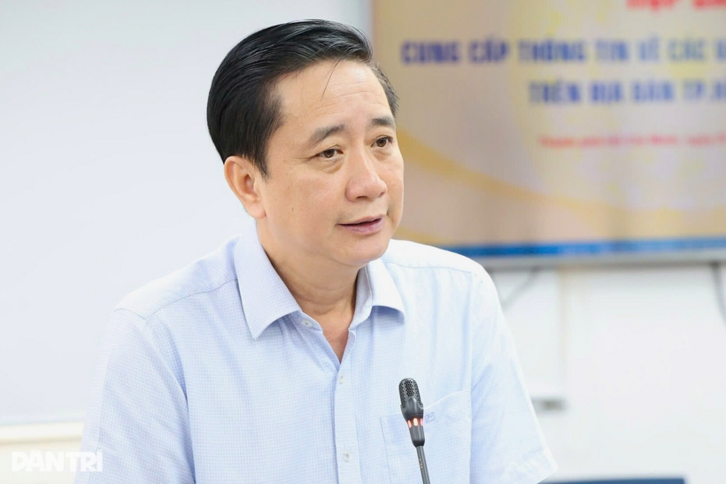 Phó Giám đốc Sở An toàn thực phẩm TP.HCM Lê Minh Hải tại họp báo. Ảnh: Dân trí