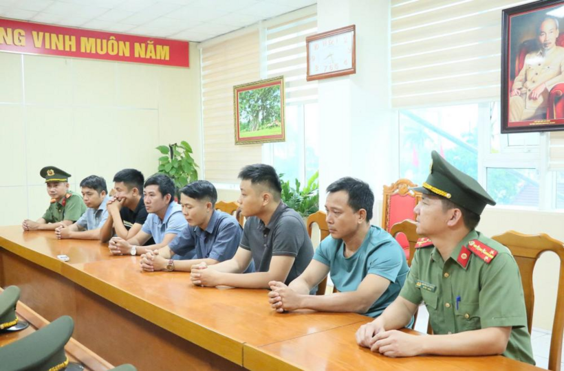 Các bị can tại cơ quan công an. (Ảnh: Công an tỉnh Hà Tĩnh)