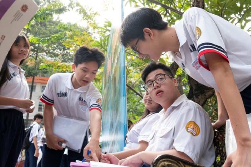 Chỉ còn chưa đầy 2 tiếng nữa sẽ "chốt" điều chỉnh nguyện vọng kỳ thi vào lớp 10 ở TPHCM.