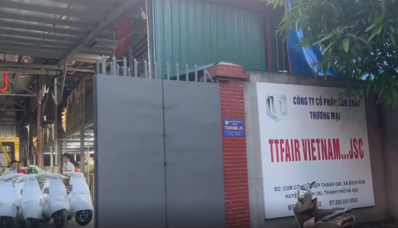 Bên ngoài Công ty Cổ phần Sản xuất Thương mại TTFAIR Việt Nam. Ảnh: QLTT