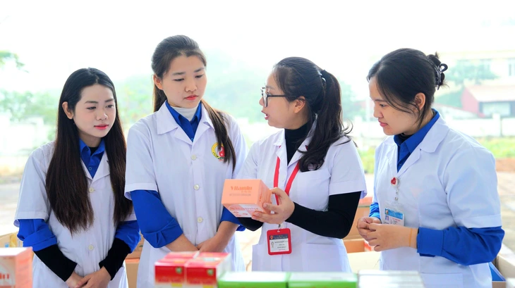 Sinh viên Học viện Y dược học cổ truyền Việt Nam - Ảnh: NTCC