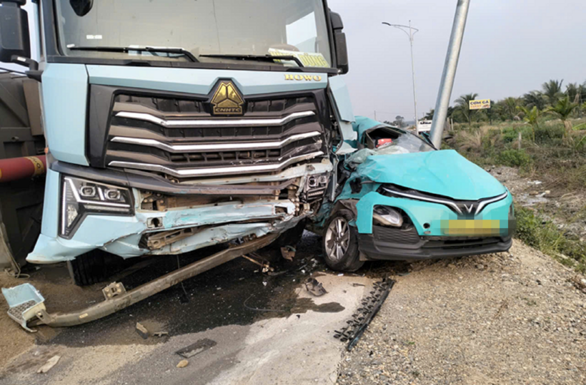 Vụ tai nạn khiến 02 người tử vong, 02 phương tiện hư hỏng nặng. Ảnh: Công an Đắk Lắk