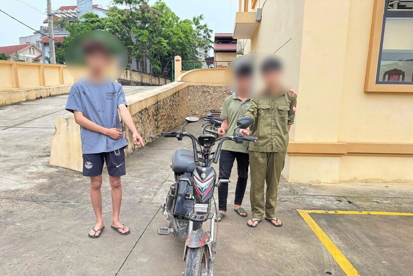 3 đối tượng cùng tang vật. Ảnh: Công an tỉnh Thái Nguyên.