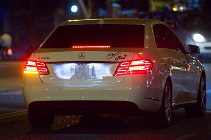 Trước đây Miu Lê thường di chuyển bằng chiếc Mercedes-Benz E200 có giá 1,9 tỷ đồng này.