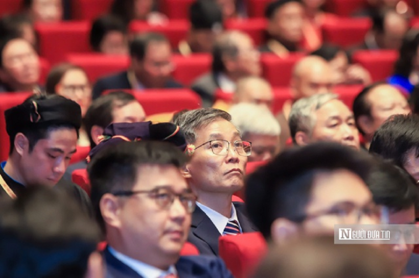 Các đại biểu tập trung lắng nghe Báo cáo chính trị.