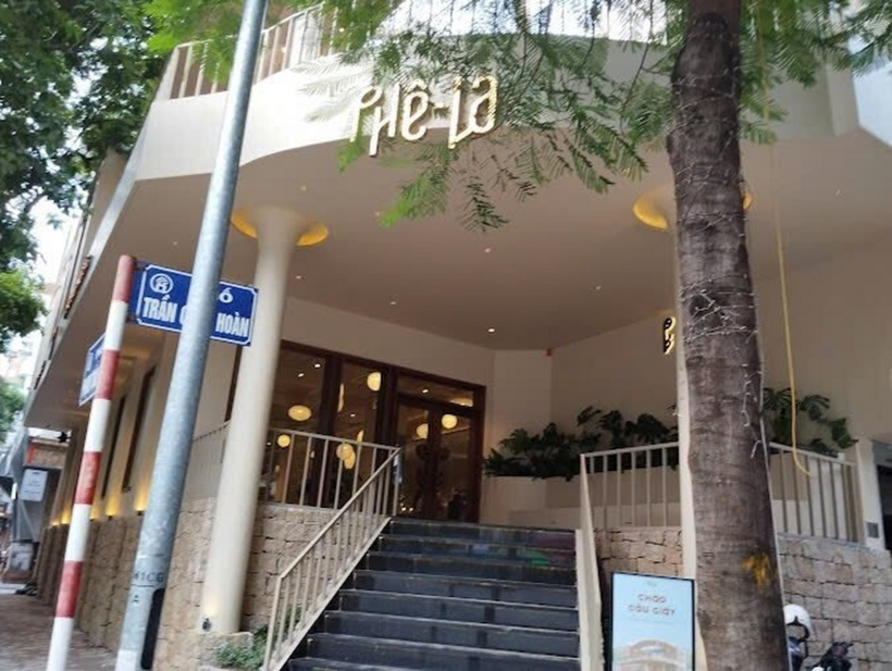 Cửa hàng Phê La trên phố Trần Quốc Hoàn bị phạt (Ảnh: P.L).
