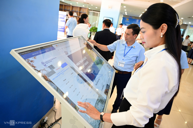 Giờ làm việc tại Trung tâm phục vụ hành chính công TP Hà Nội, tháng 7/2025. Ảnh: Giang Huy