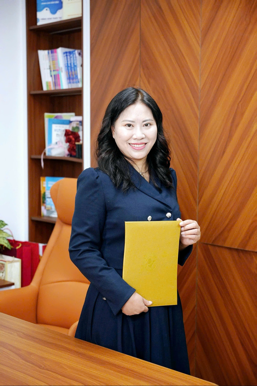 Bà Nguyễn Thị Ngọc Bích,  Phó Hiệu trưởng trường Cao đẳng Quốc tế Hà Nội cho rằng, khi có nhiều lựa chọn chất lượng sau THCS, áp lực "bắt buộc phải đỗ trường công" sẽ tự nhiên giảm xuống.