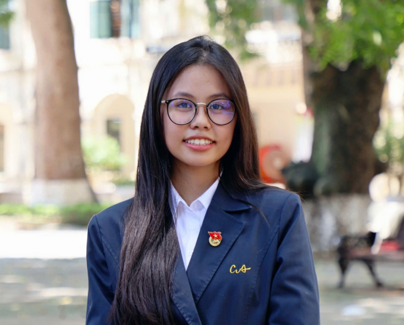 Lê Diệu Linh - thủ khoa thi lớp 10 Hà Nội năm 2025 với tổng điểm 28,75. Ảnh: NVCC