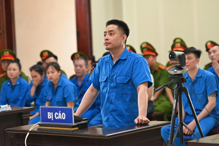 Bị cáo Bùi Đình Khánh khai nhận hành vi phạm tội tại tòa sơ thẩm. (Ảnh: Người lao động)