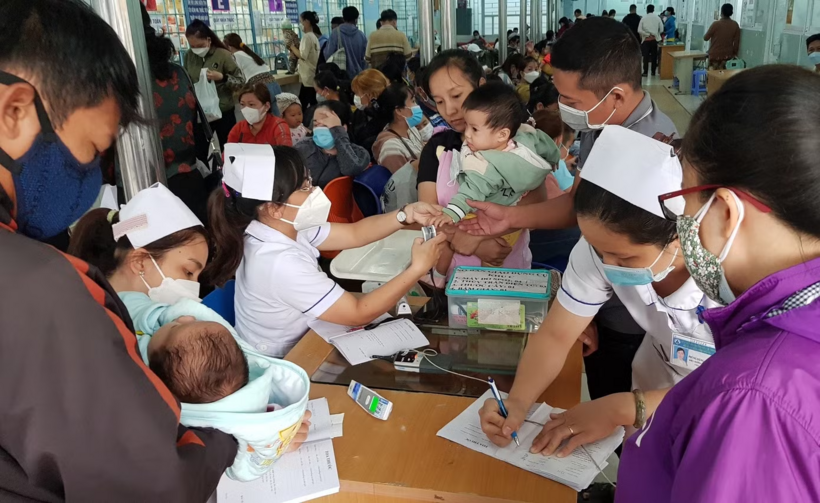 Ngành y tế khuyến cáo người dân chủ động các biện pháp bảo vệ sức khỏe trước nguy cơ dịch bệnh.