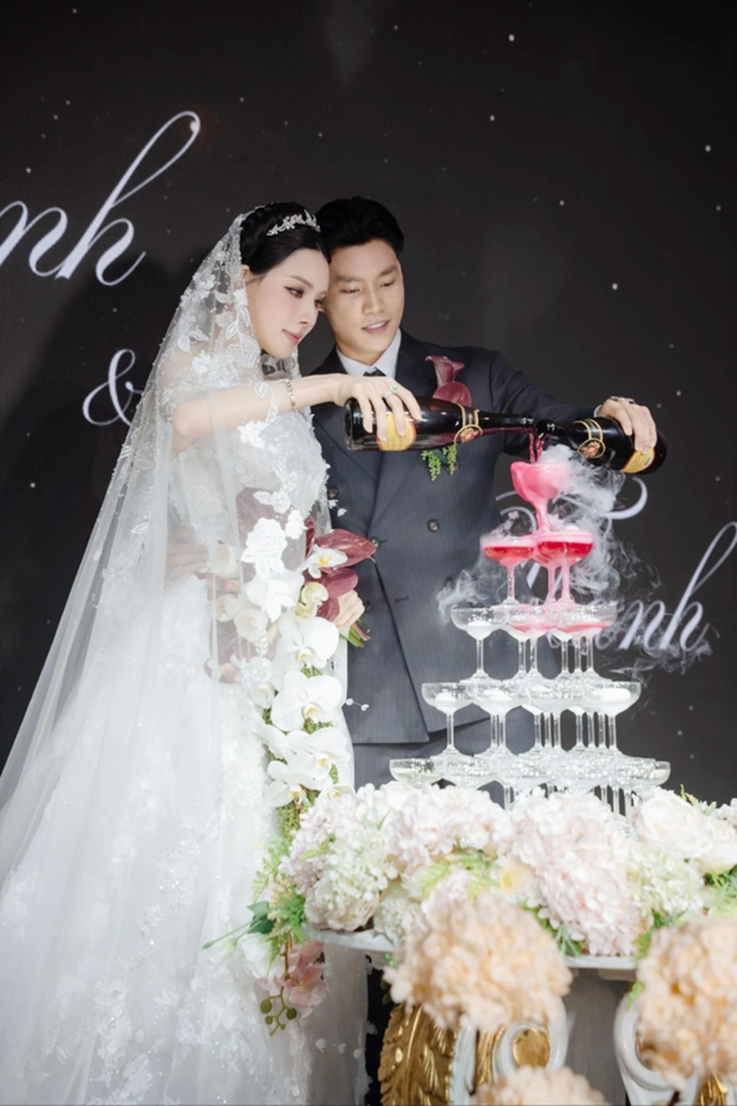 Hé lộ thực đơn tiệc cưới của cầu thủ Văn Thanh, có cả món dát vàng - 1