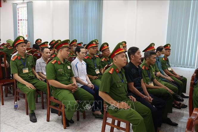 Các bị cáo có mặt tại phiên tòa (ảnh TTXVN)