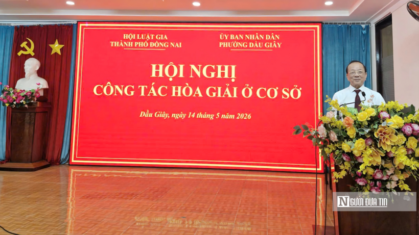 Luật gia Phan Văn Châu, Chủ tịch Hội Hội Luật gia thành phố Đồng Nai đã trực tiếp truyền đạt nhiều nội dung pháp luật cho người dân.
