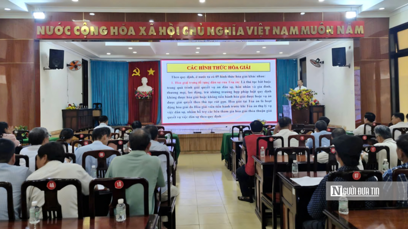 Toàn cảnh hội nghị tuyên truyền, tập huấn, phổ biến kiến thức pháp luật cho đội ngũ tuyên truyền viên pháp luật và hòa giải viên cơ sở năm 2026.