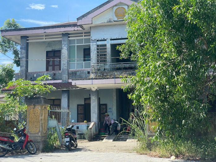 Khu vực trụ sở cũ nơi xảy ra vụ việc người đàn ông dùng dao đâm vợ cũ do ghen tuông. (Ảnh: Người lao động)