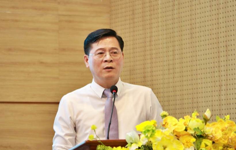 Ông Nguyễn Văn Hà truyền tải những quy định của Luật Hòa giải ở cơ sở năm 2013, nhấn mạnh vai trò lưu ý với hòa giải viên trong việc giải quyết mâu thuẫn, tranh chấp ngay từ cơ sở.
