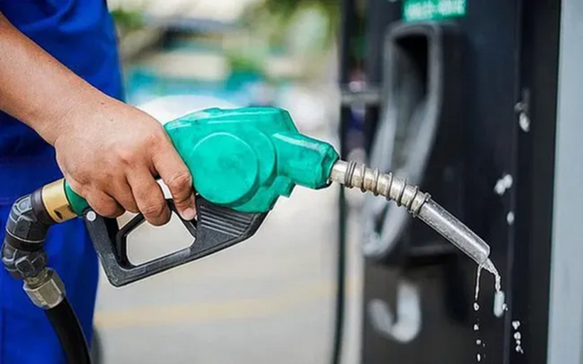 Việc sử dụng xăng sinh học giúp cải thiện tính năng động cơ, giảm phát thải, mang lại lợi ích cho người tiêu dùng và xã hội. Ảnh minh họa