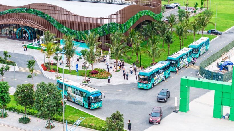Những đoàn xe dẫn hàng trăm vị khách hàng từ Hà Nội tới tham quan dự án tại Hạ Long