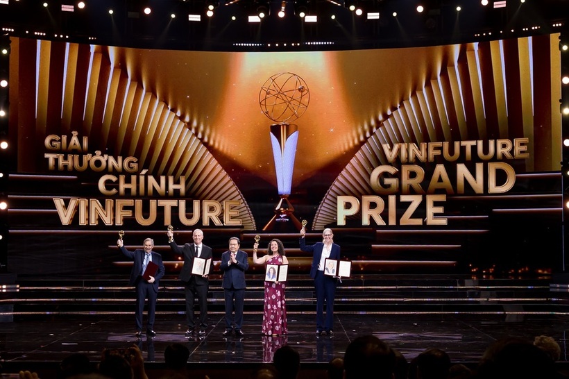 Chủ tịch Quốc hội Trần Thanh Mẫn trao Giải thưởng Chính VinFuture 2025 cho các nhà khoa học đã khám phá và phát triển vắc-xin HPV. Trong mùa giải năm 2026, các đề cử lĩnh vực y học và chăm sóc sức khỏe tiếp tục chiếm đa số (38,4%), bên cạnh đó là các lĩnh vực thiết yếu như môi trường và khoa học trái đất, năng lượng, giao thông vận tải và xây dựng, thực phẩm và nông nghiệp…