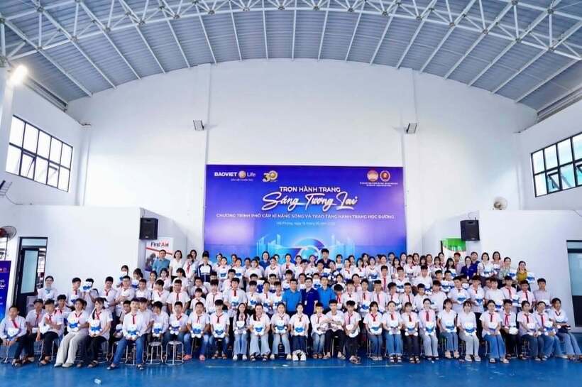 Học sinh tham gia chuyên đề kỹ năng sơ cấp cứu học đường và thực hành CPR