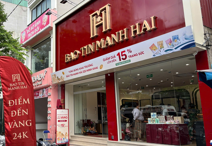 Cửa hàng Bảo Tín Mạnh Hải trên đường Minh Khai, Hà Nội. Ảnh: BTMH