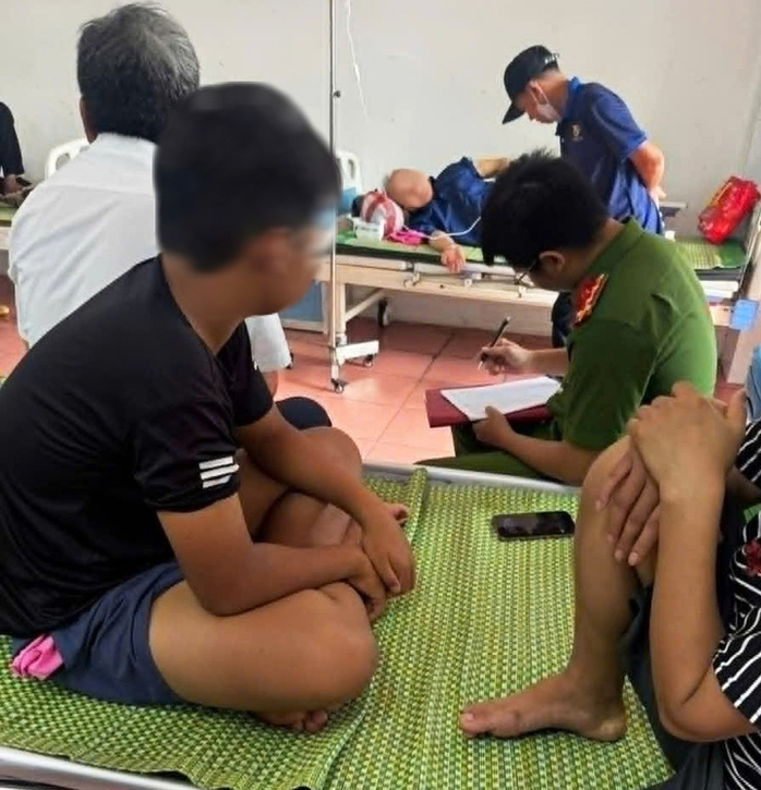 Công an xã Hưng Hà xác minh, điều tra vụ việc. (Ảnh: Người lao động)