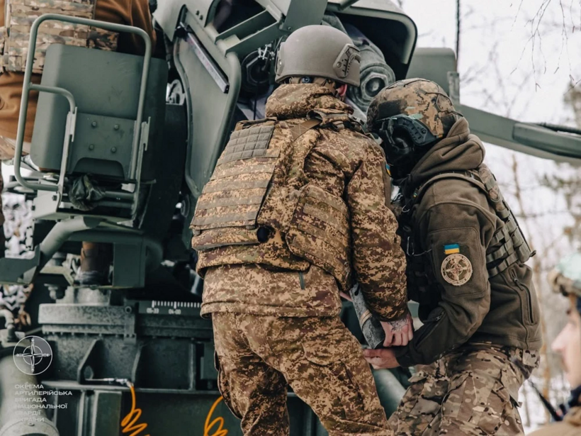 Binh sĩ thuộc Lữ đoàn pháo binh NGU của Ukraine trên tiền tuyến. Ảnh: X