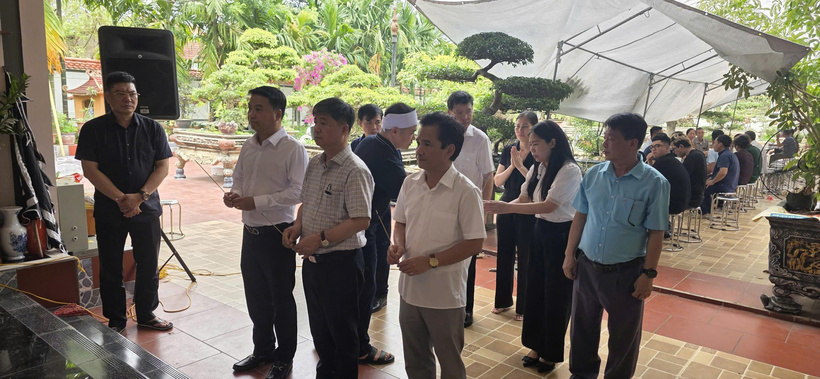 Đại diện Bộ Y tế thăm gia đình 5 học sinh tử vong ở sông Lô