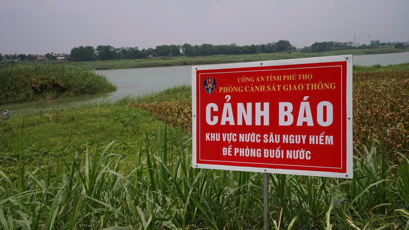 Sau vụ việc, chính quyền địa phương tiến hành cắm biển cảnh báo nguy hiểm