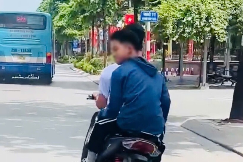 Hình ảnh hai nam sinh lạng lách, đánh võng trên đường được người dân ghi lại, đăng lên MXH.