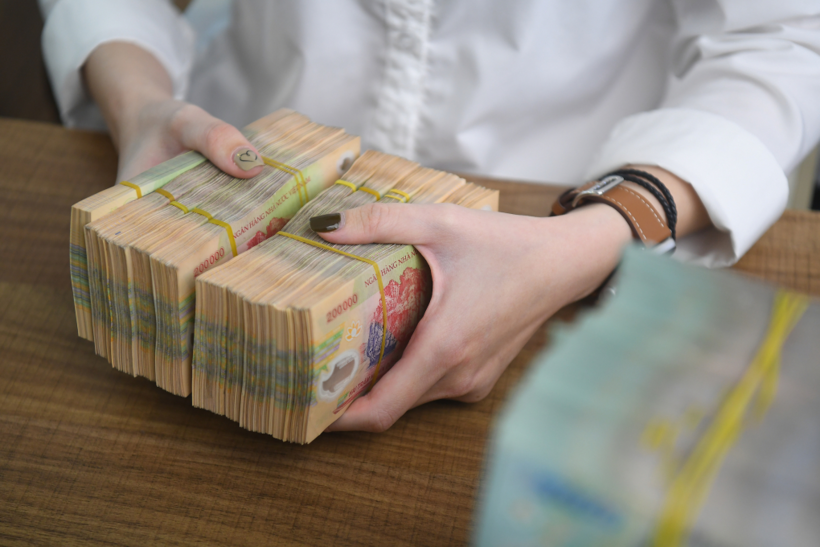Bộ Tài chính đề xuất thu nhập trên 28,63 triệu đồng/tháng mới phải nộp thuế TNCN. (Ảnh minh họa: VnExpress)