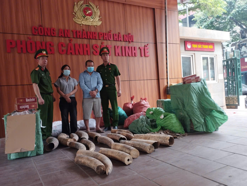 Hai vợ chồng Phạm Tiến Chang và Ngô Thị Nhậm tại cơ quan công an. (Ảnh: Công an TP.Hà Nội)