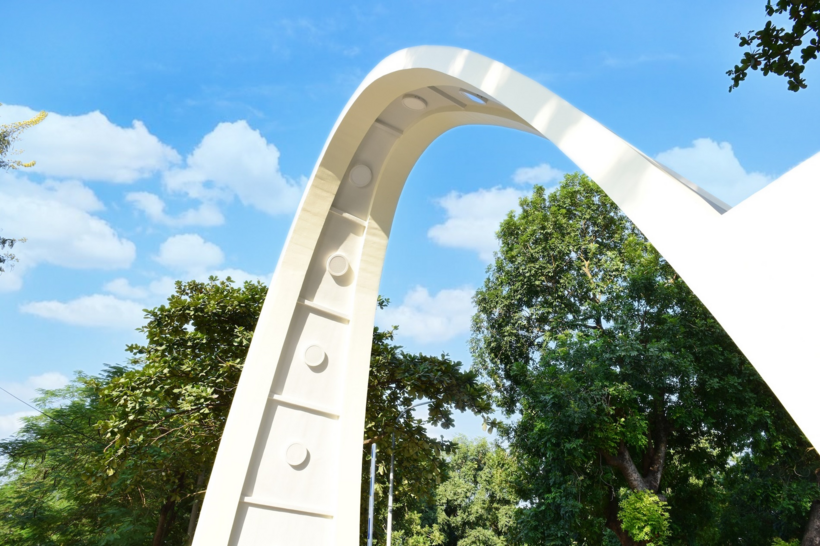 Cổng Parabol - biểu tượng gắn liền với Đại học Bách khoa Hà Nội. Ảnh: HUST
