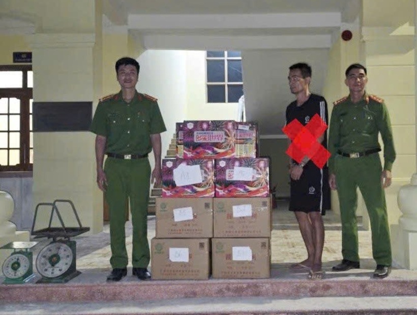 Đối tượng Trần Văn Hường vận chuyển 255,87 kg pháo nổ. Ảnh: Công an Hải Phòng